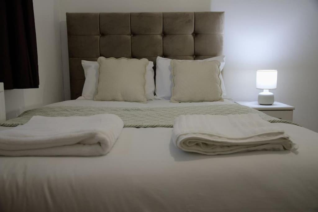Ensuite With Kitchen Stunning Double-Bed Room In Zone 2 伦敦 外观 照片