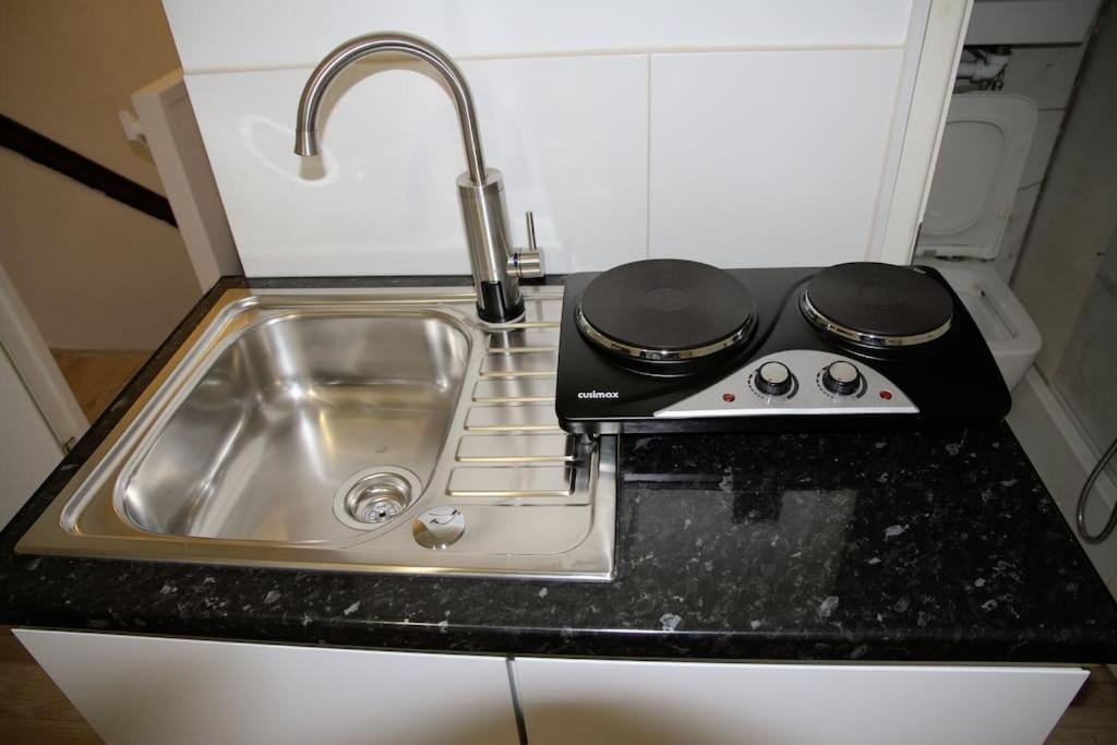 Ensuite With Kitchen Stunning Double-Bed Room In Zone 2 伦敦 外观 照片